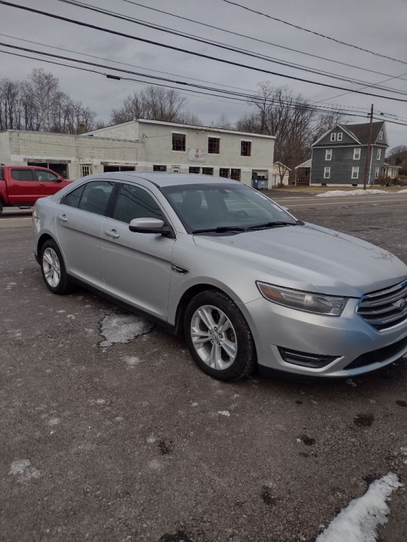 2014 Ford Taurus Image 2