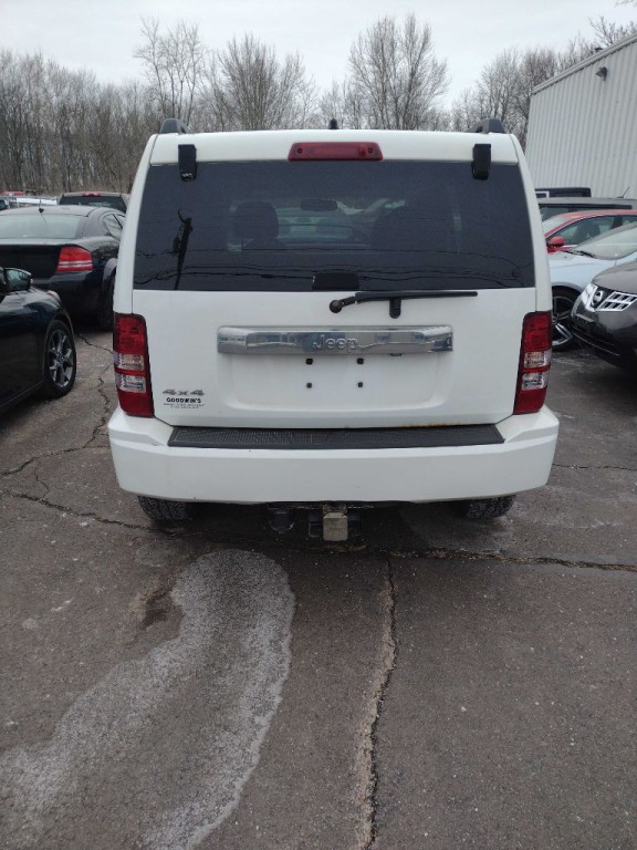 2012 Jeep Liberty Image 2