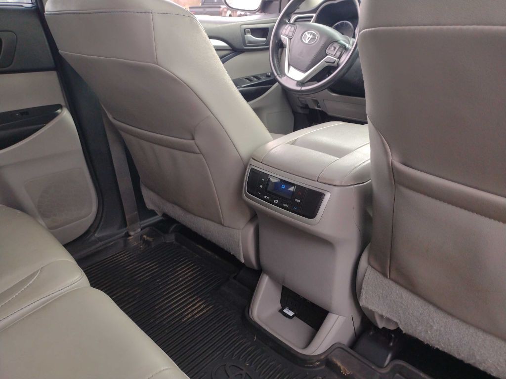 2018 Toyota Highlander Image 22
