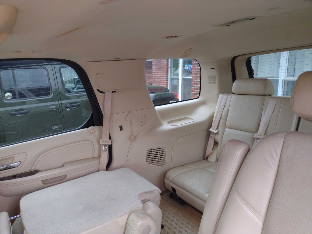 2008 Cadillac Escalade Image 8