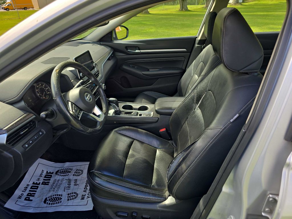 2019 Nissan Altima Image 10
