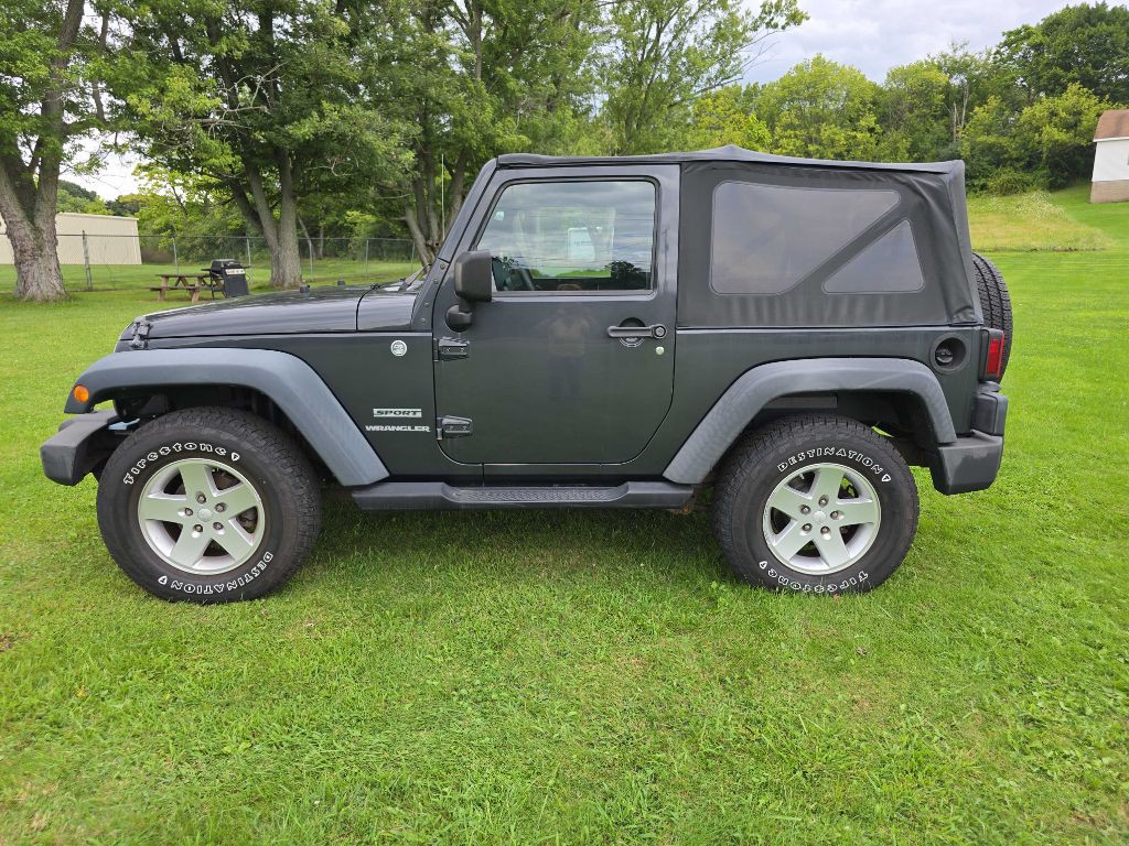 2010 Jeep Wrangler Image 2