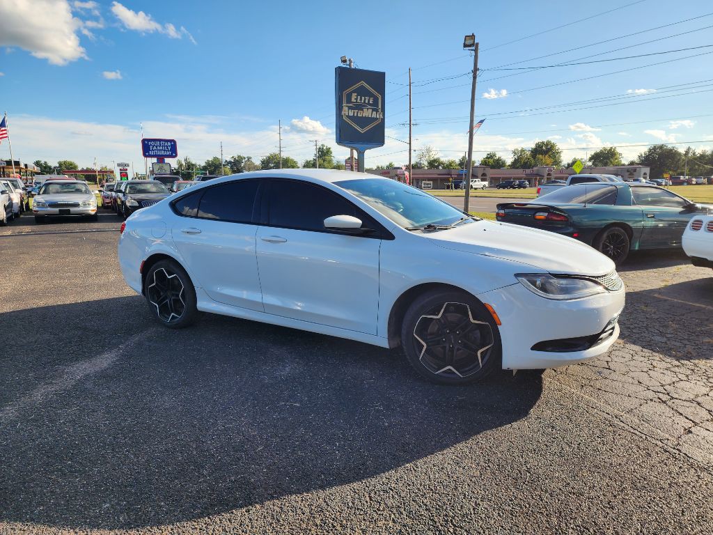 2015 Chrysler 200 Image 2
