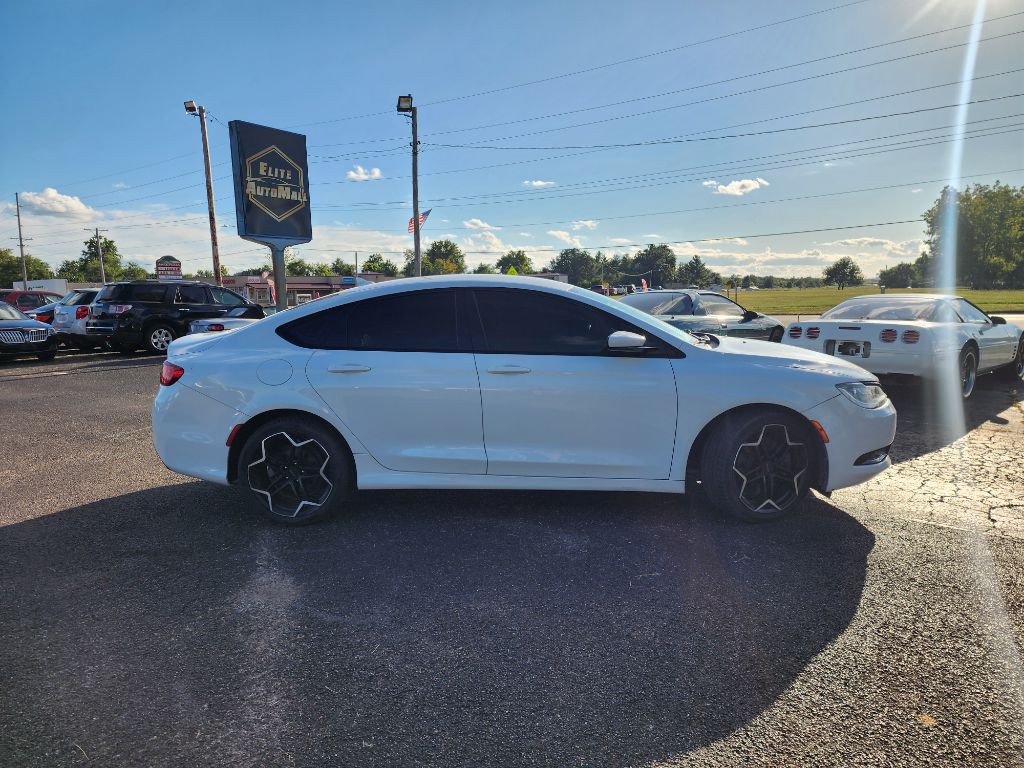 2015 Chrysler 200 Image 3