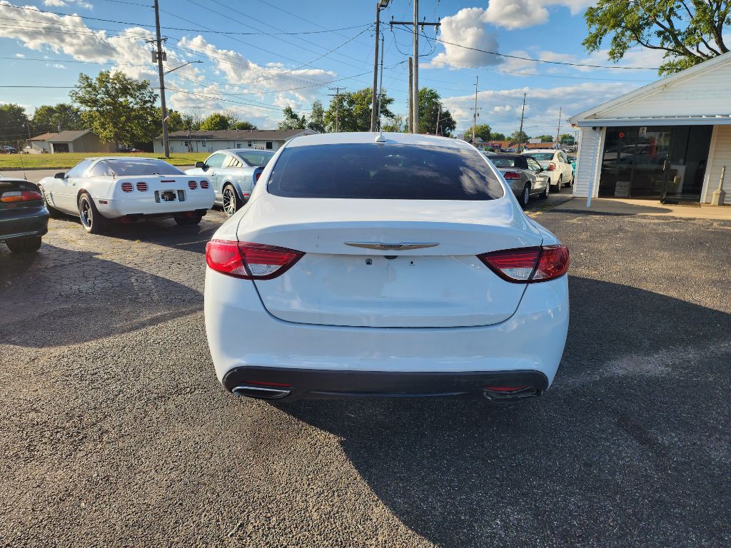 2015 Chrysler 200 Image 6