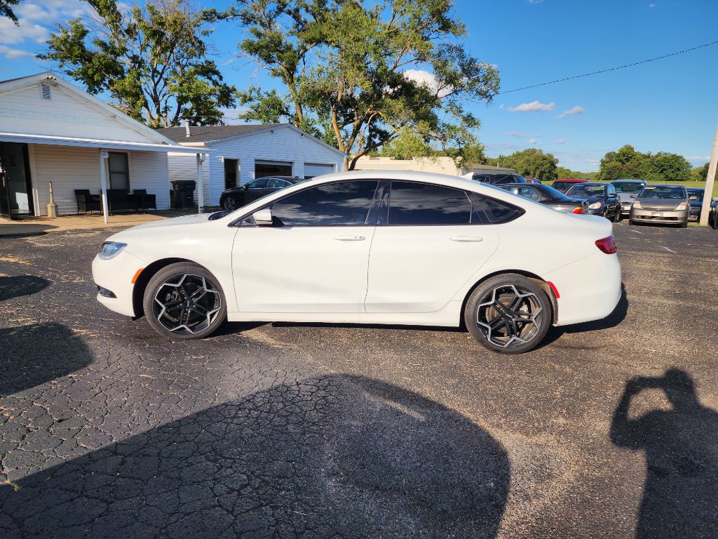 2015 Chrysler 200 Image 8
