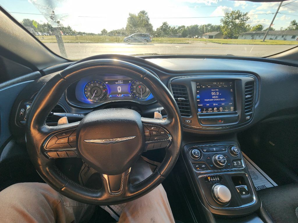 2015 Chrysler 200 Image 16