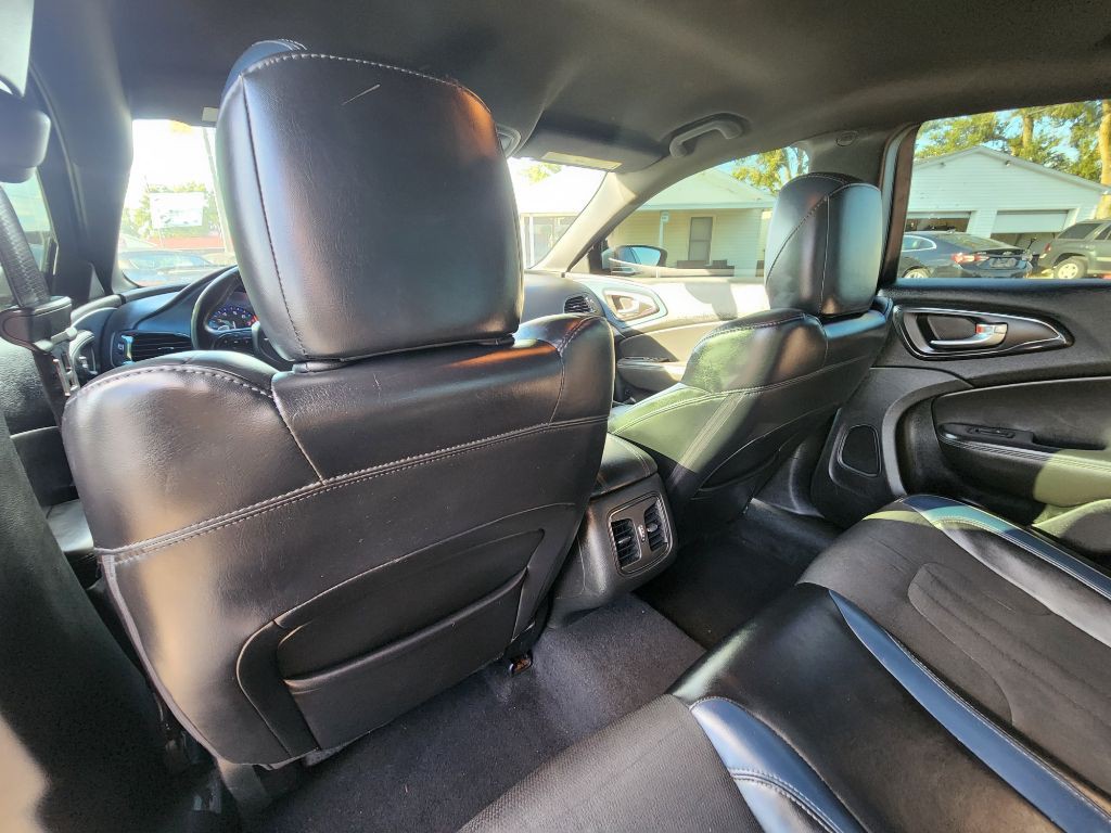 2015 Chrysler 200 Image 19