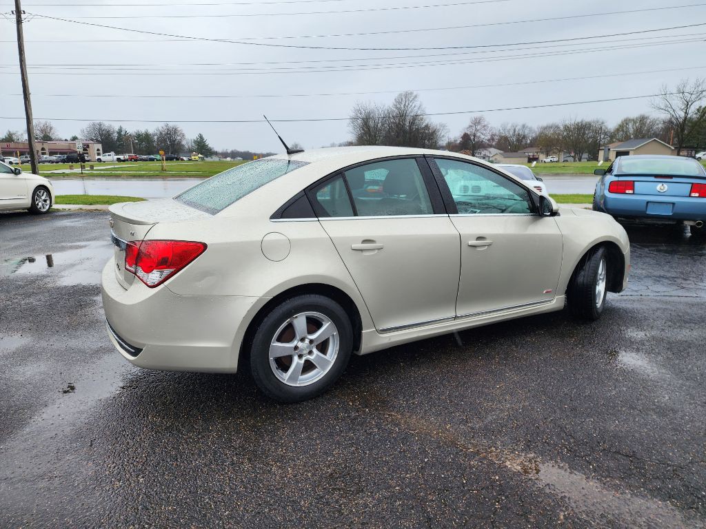 2013 Chevrolet Cruze Image 2