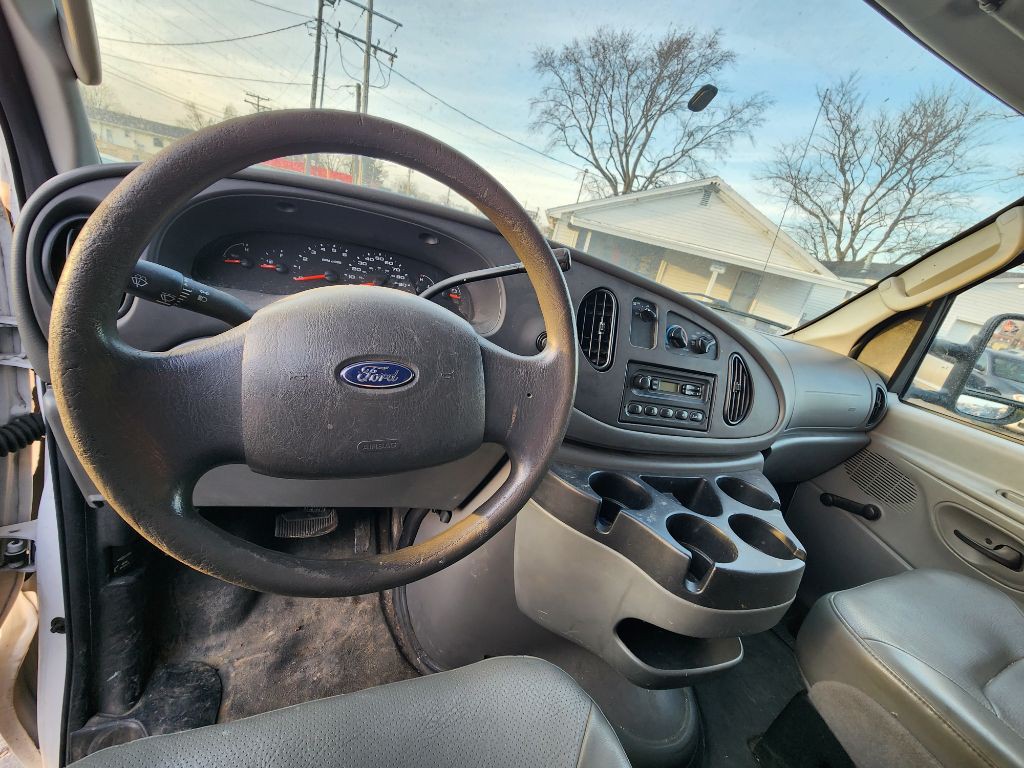 2007 Ford E-series Image 11