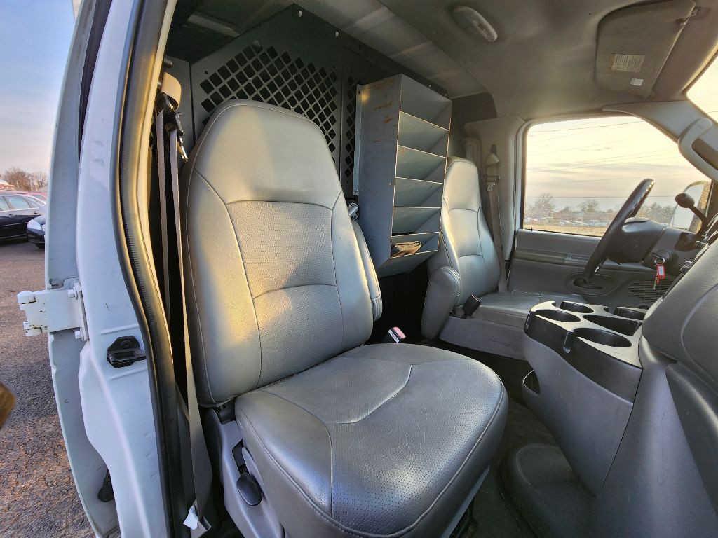 2007 Ford E-series Image 14