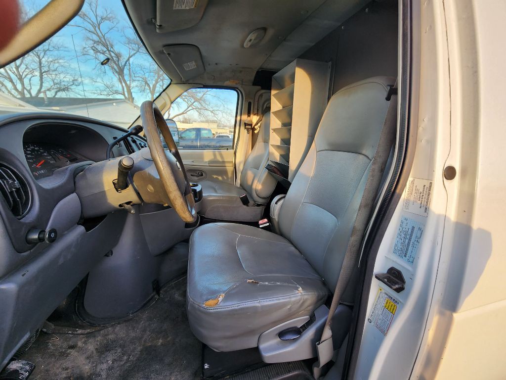 2007 Ford E-series Image 16