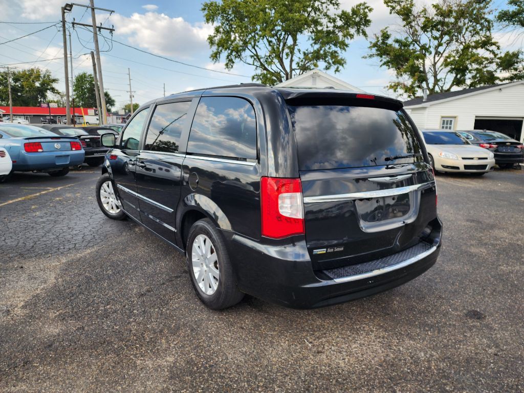 2013 Chrysler Town & Country Image 7