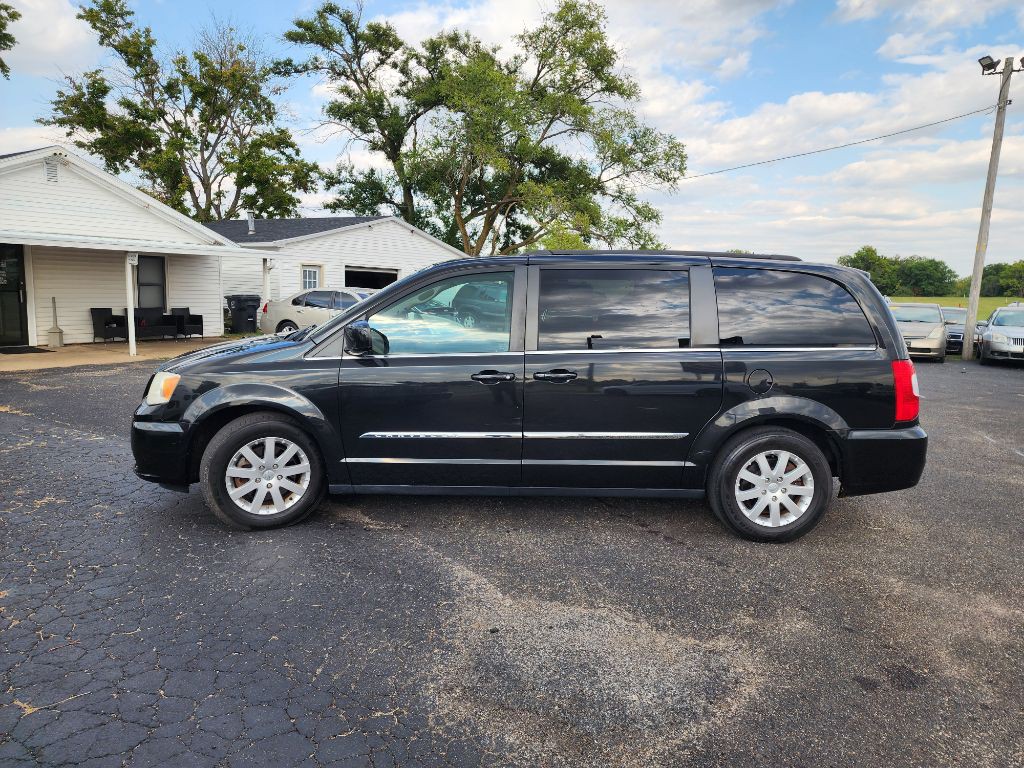 2013 Chrysler Town & Country Image 9