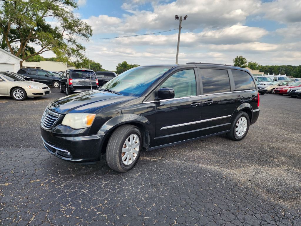 2013 Chrysler Town & Country Image 10