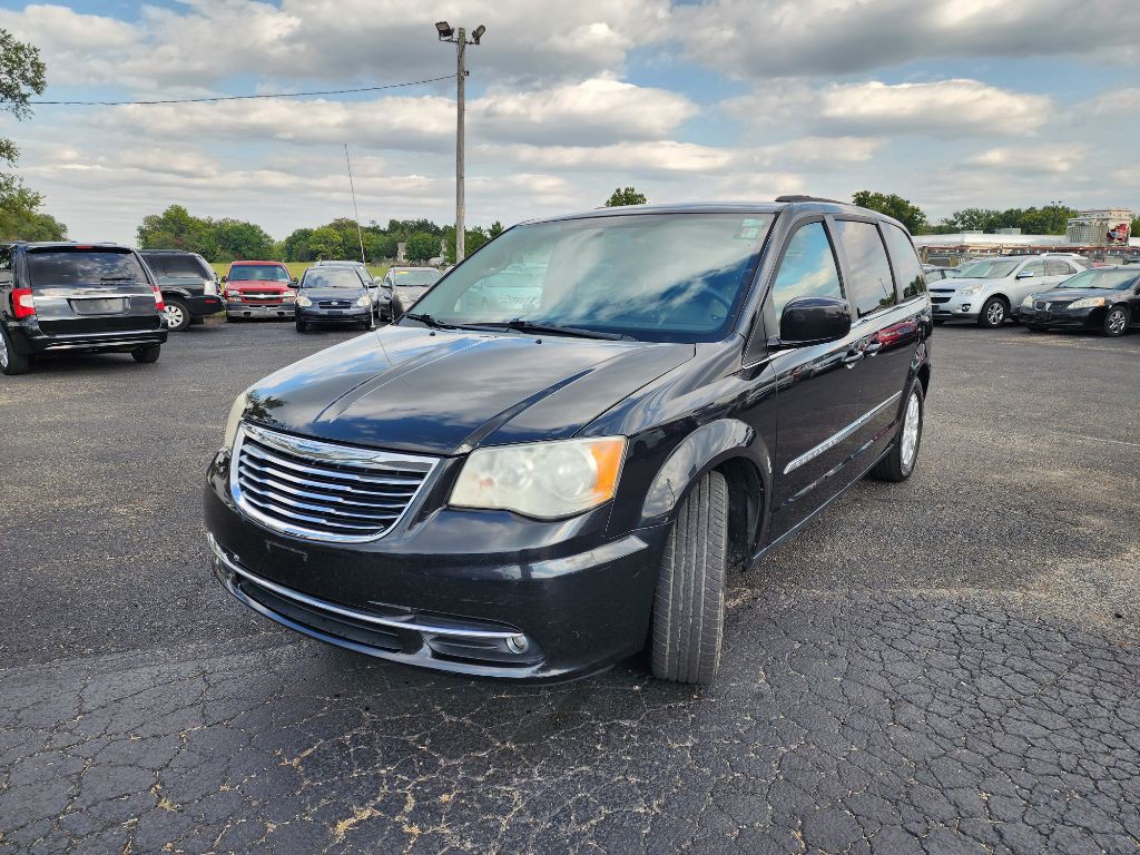 2013 Chrysler Town & Country Image 11