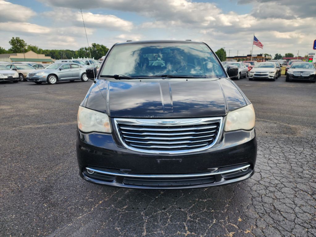 2013 Chrysler Town & Country Image 12