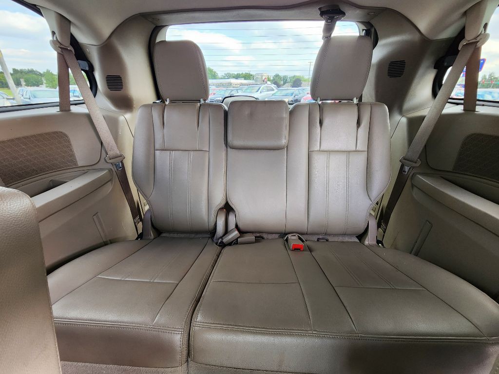 2013 Chrysler Town & Country Image 21