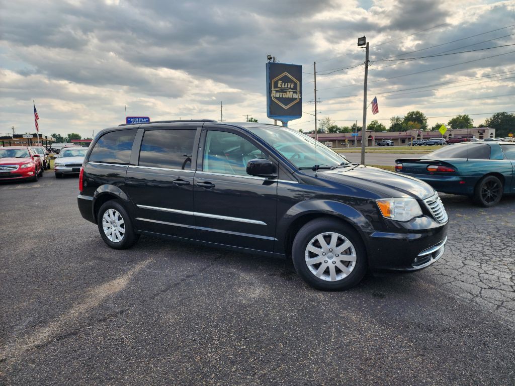 2014 Chrysler Town & Country Image 3