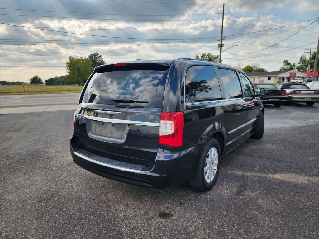 2014 Chrysler Town & Country Image 5