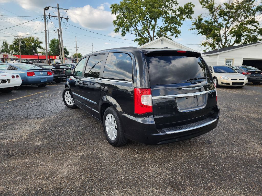 2014 Chrysler Town & Country Image 7