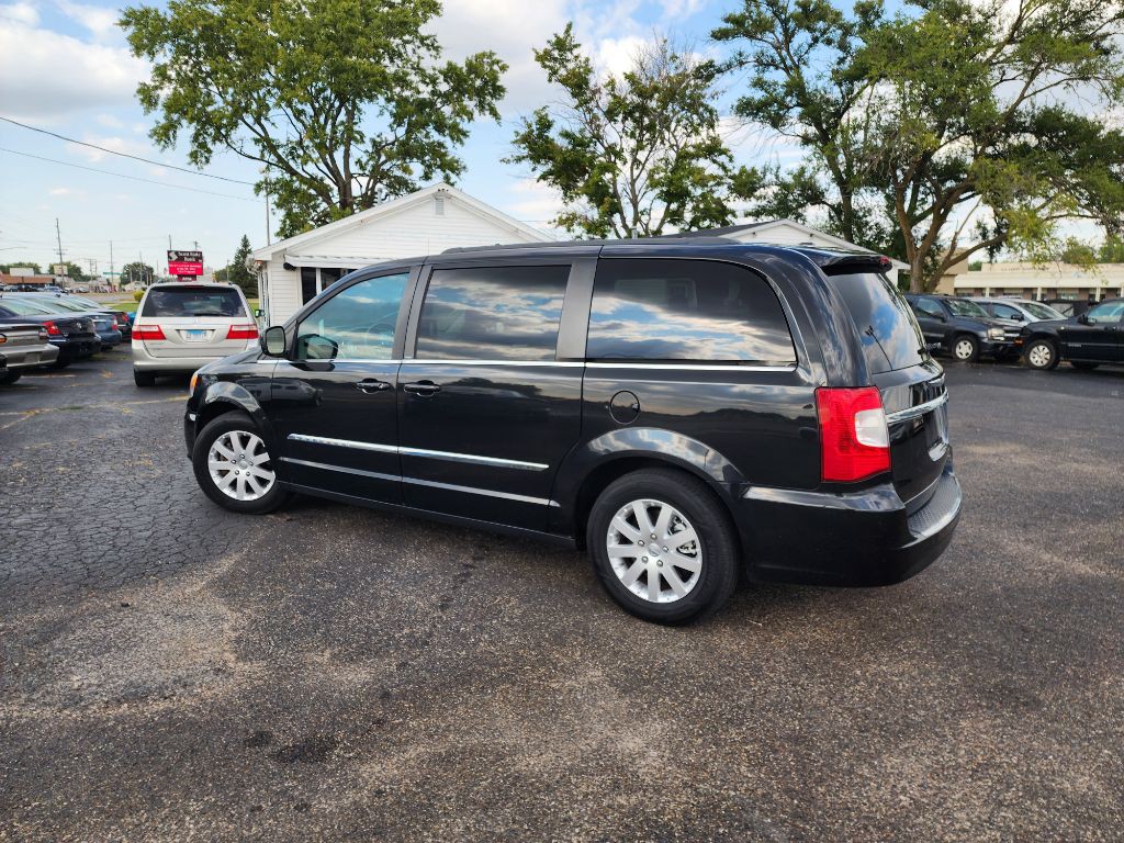2014 Chrysler Town & Country Image 8