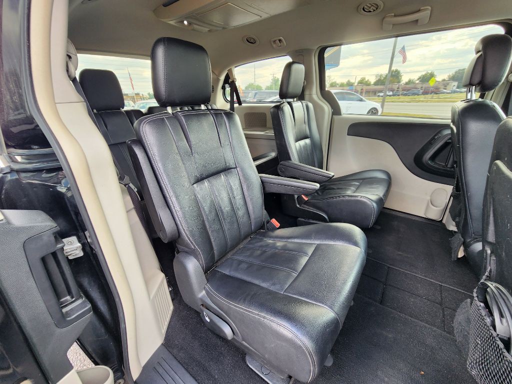 2014 Chrysler Town & Country Image 19
