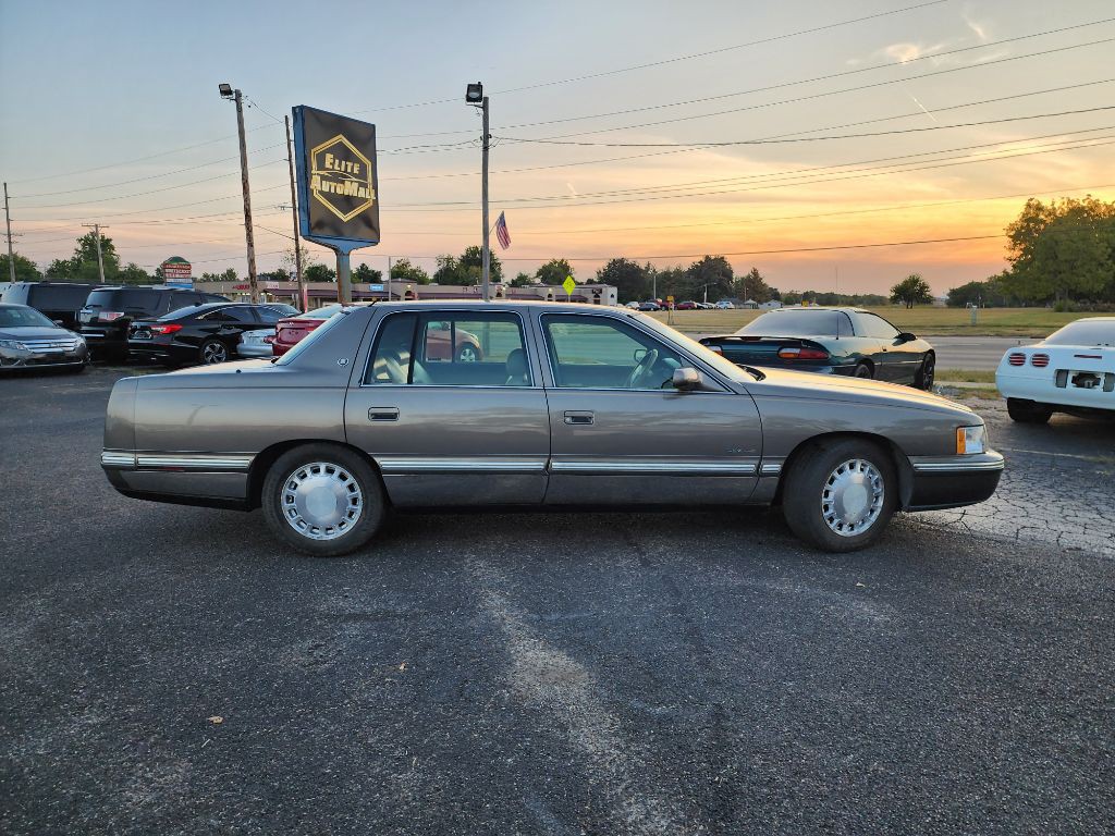 1999 Cadillac DeVille Image 4