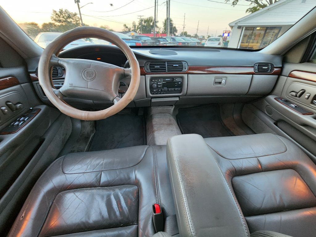 1999 Cadillac DeVille Image 13