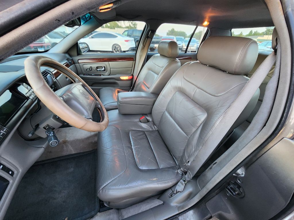 1999 Cadillac DeVille Image 14