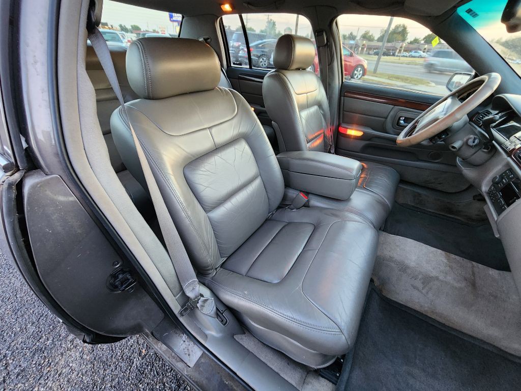 1999 Cadillac DeVille Image 16