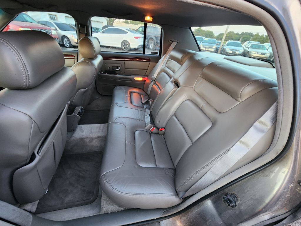 1999 Cadillac DeVille Image 17