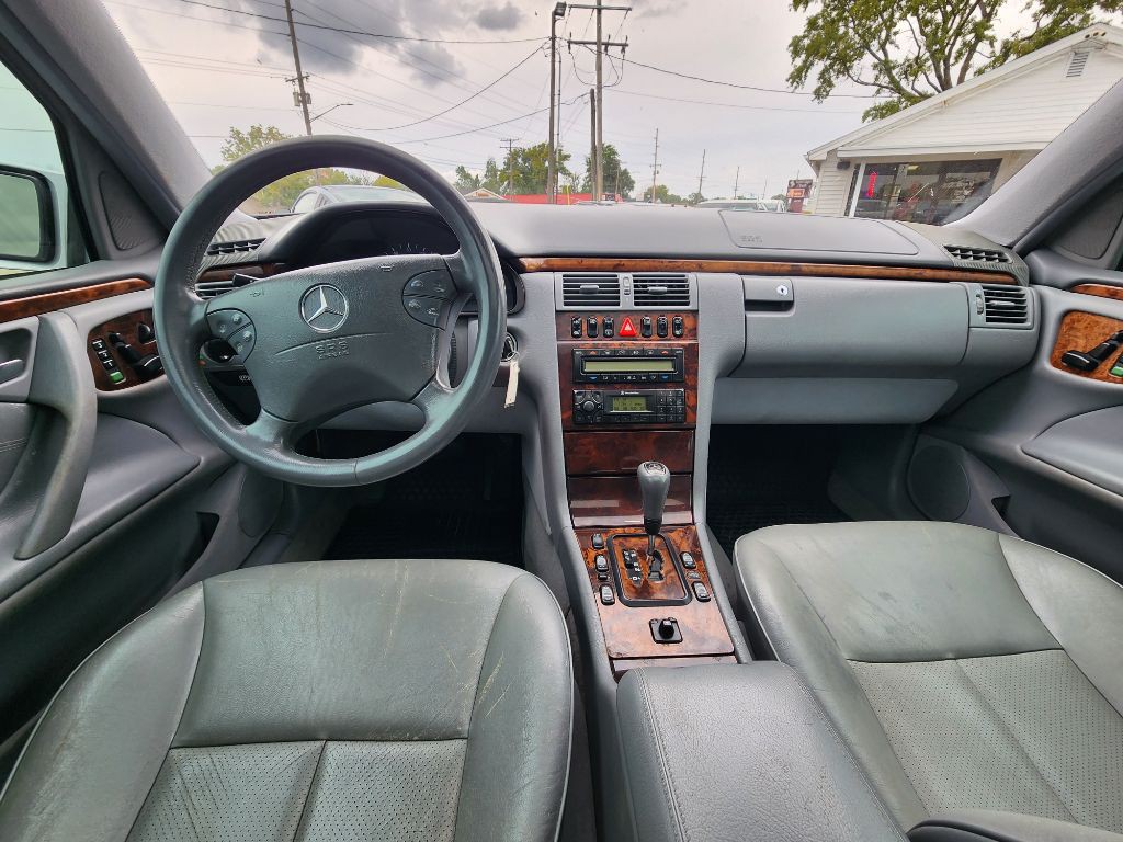 2000 Mercedes-Benz E-Class Image 13