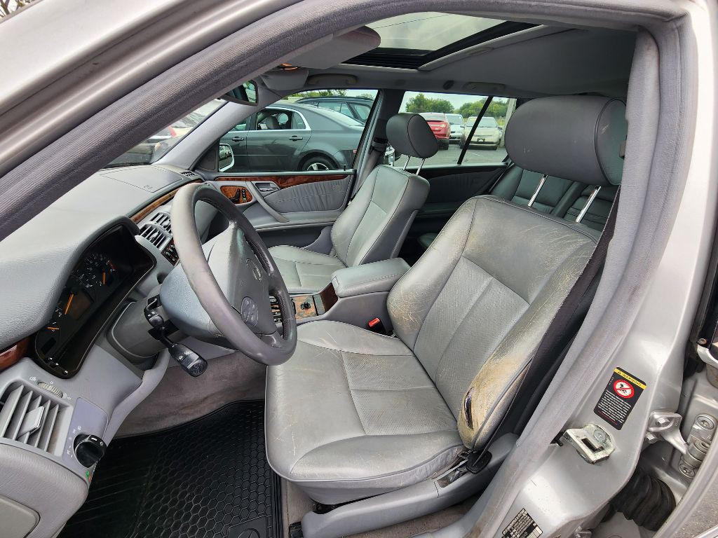 2000 Mercedes-Benz E-Class Image 14