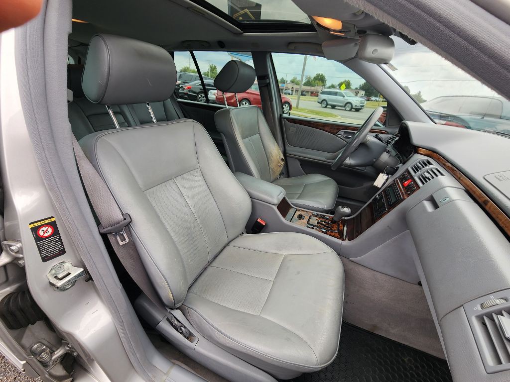 2000 Mercedes-Benz E-Class Image 16
