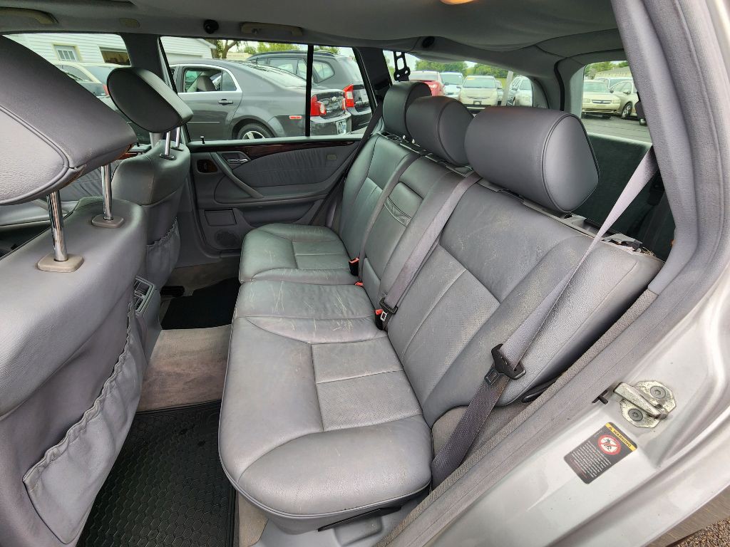 2000 Mercedes-Benz E-Class Image 17