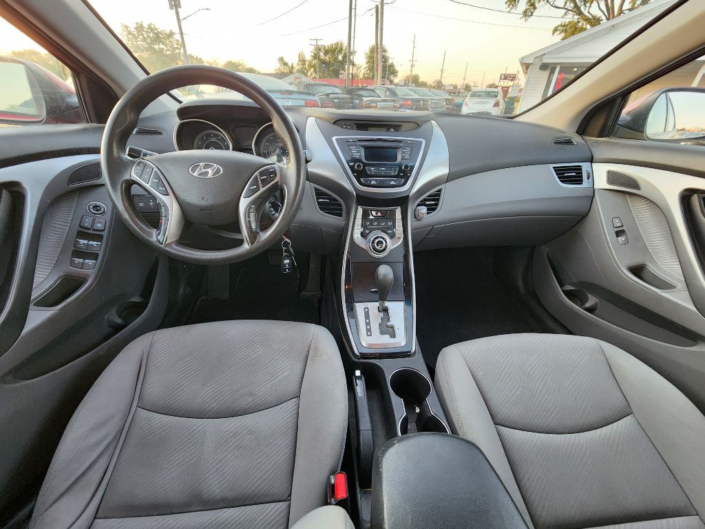 2013 Hyundai Elantra Image 13