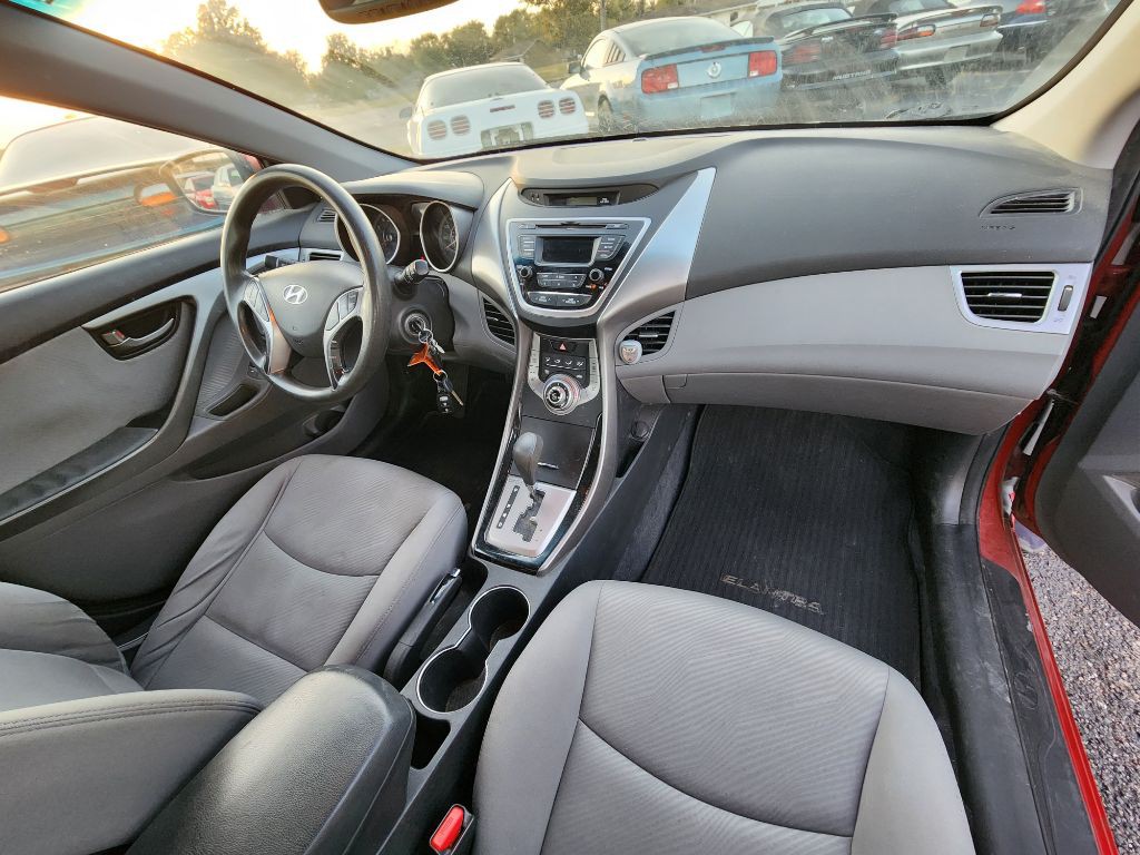 2013 Hyundai Elantra Image 15