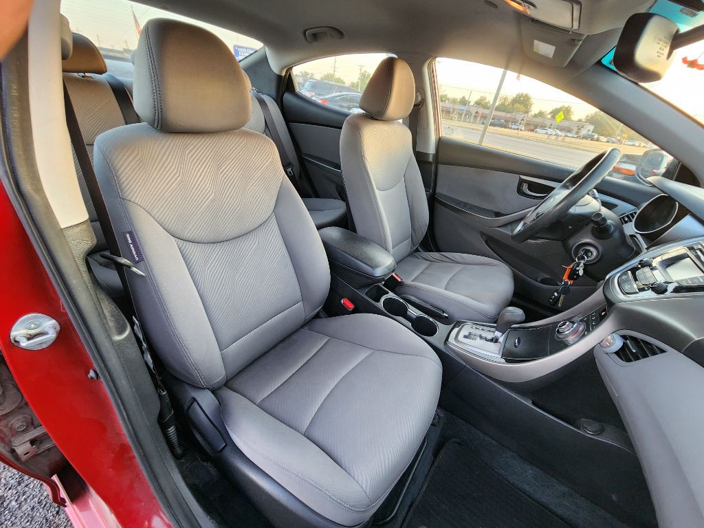 2013 Hyundai Elantra Image 16