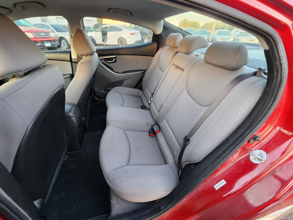 2013 Hyundai Elantra Image 17