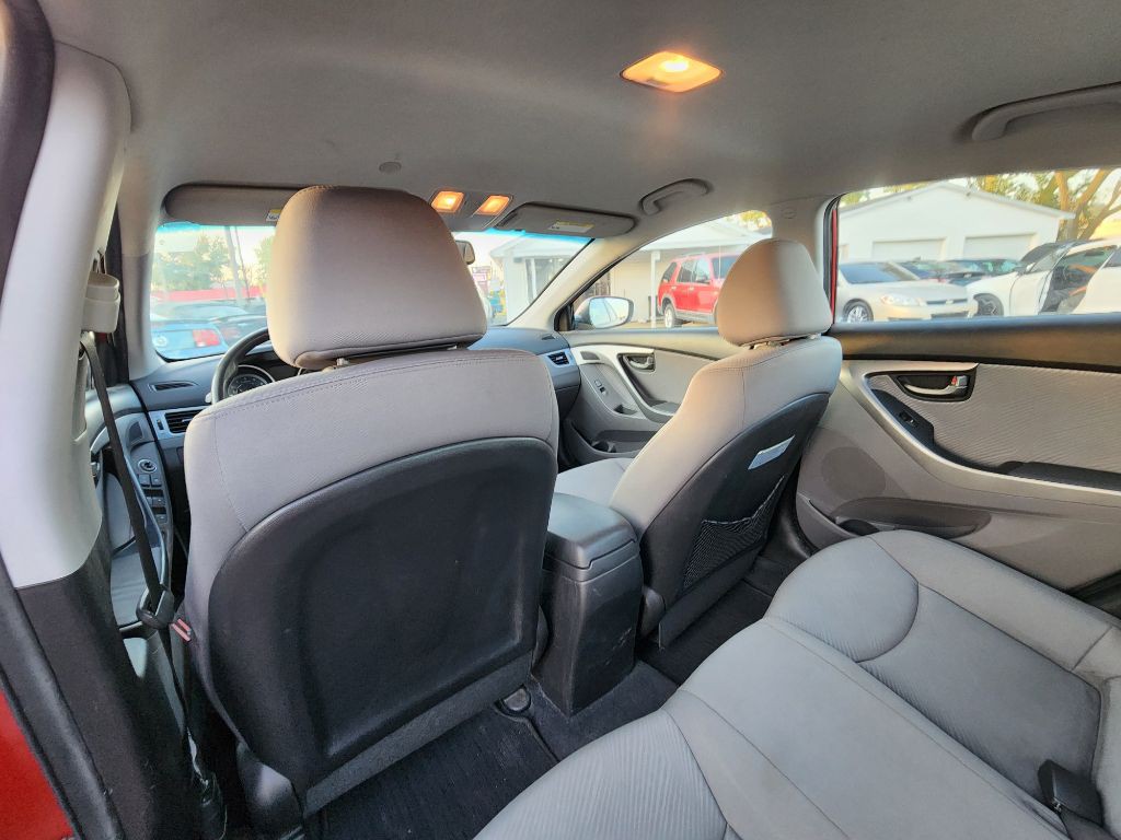 2013 Hyundai Elantra Image 18