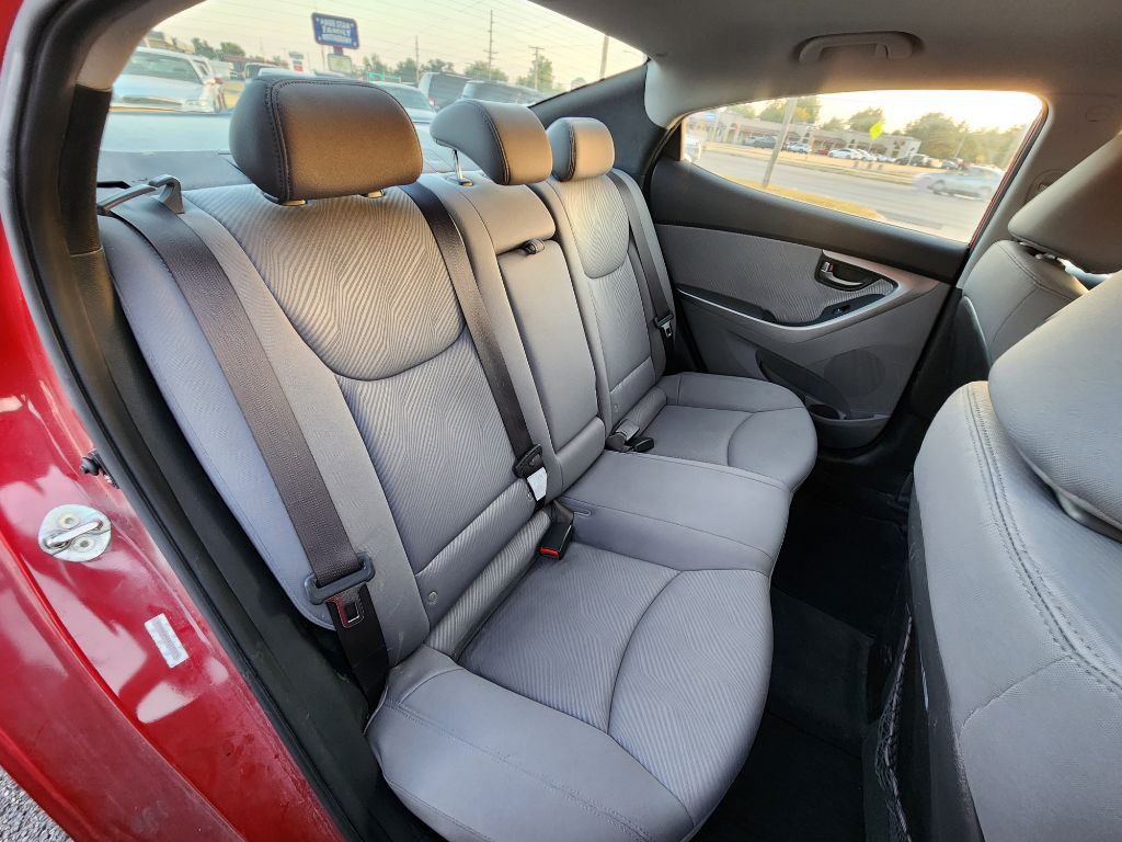 2013 Hyundai Elantra Image 19