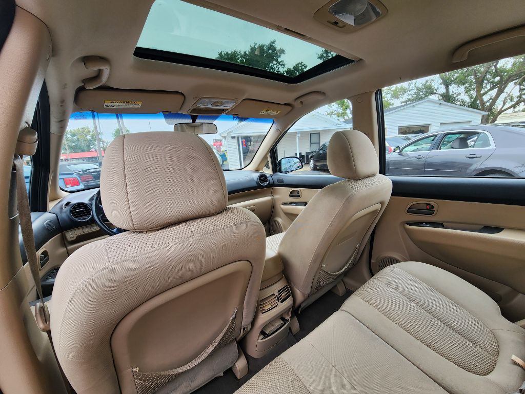 2008 Kia Rondo Image 18
