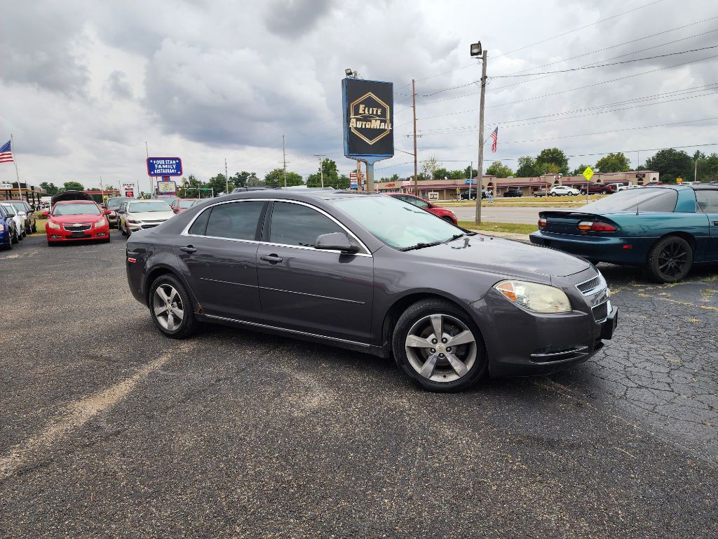 2011 Chevrolet Malibu Image 2