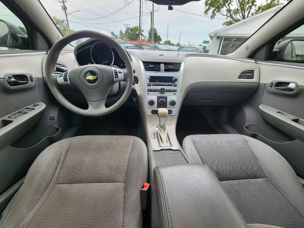 2011 Chevrolet Malibu Image 13