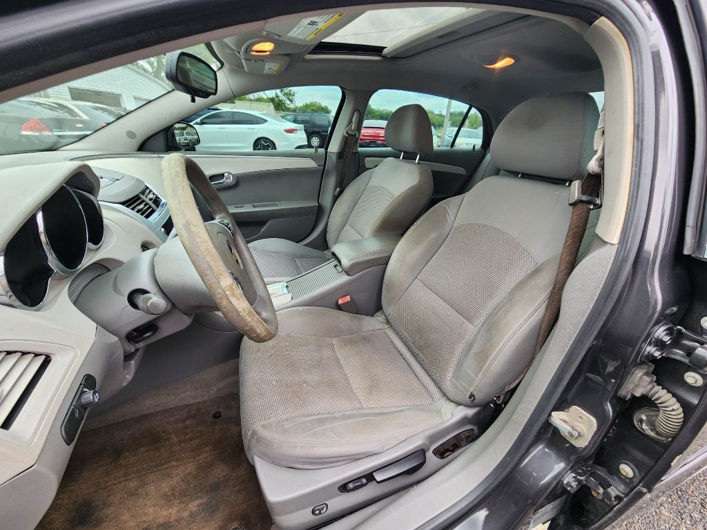 2011 Chevrolet Malibu Image 14