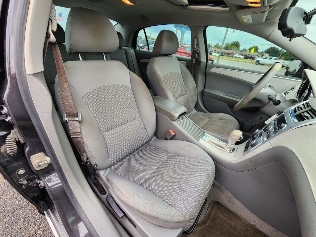 2011 Chevrolet Malibu Image 16