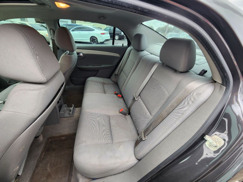 2011 Chevrolet Malibu Image 17