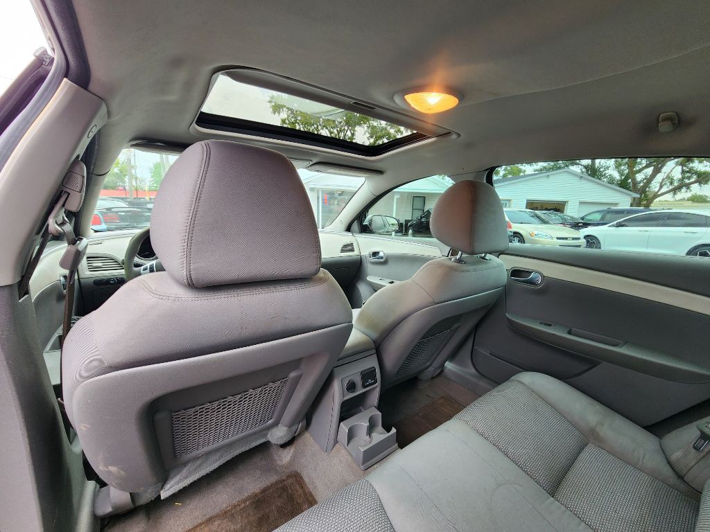 2011 Chevrolet Malibu Image 18