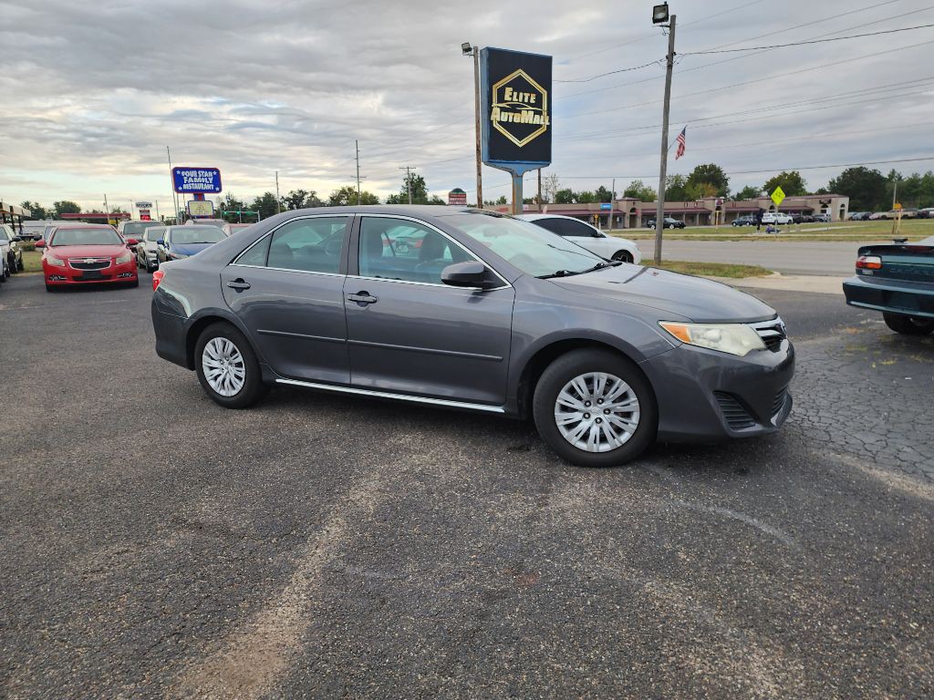 2012 Toyota Camry Image 2
